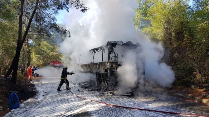 Günel Koreli Turistleri Taşıyan Tur Otobüsü Alev Alev Yandı