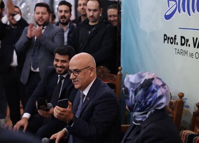 Bakan Kirişci, Gençlerin Talebi Üzerine Cumhurbaşkanı Erdoğan’ı Telefonla Aradı