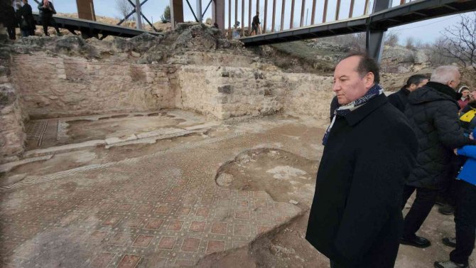 Tümbi̇kon Üyeleri 8 Bin Yıllık Antik Kenti Gezdi