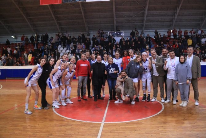 Türkiye Kadınlar Basketbol Ligi: İ̇zmit Belediyespor: 78 - Alanya Belediyespor Antalya Güneşi Gsk: 59