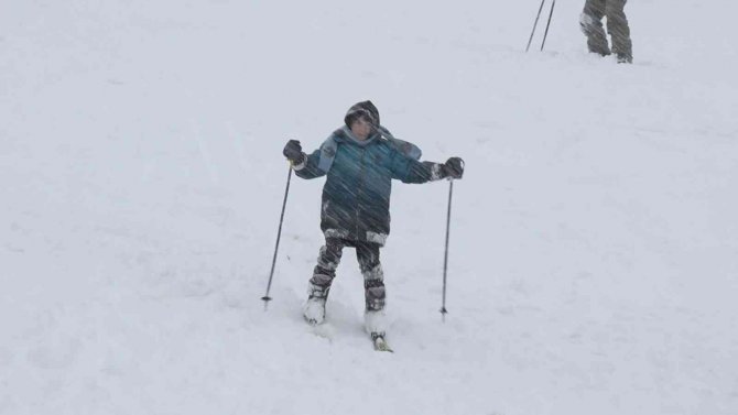 Uludağ’da Beklenen Kar...35 Santimetreye Ulaştı