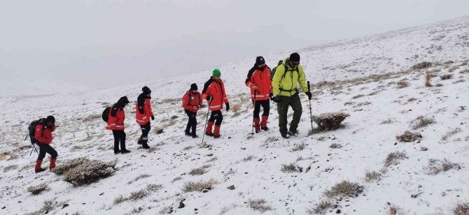 Van’da 36 Umke Gönüllüsü Gören Dağı’na Tırmandı