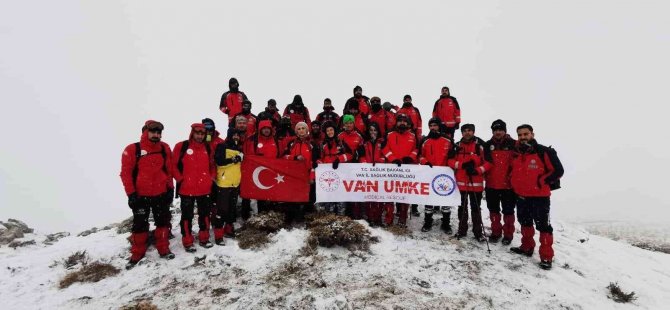 Van’da 36 Umke Gönüllüsü Gören Dağı’na Tırmandı