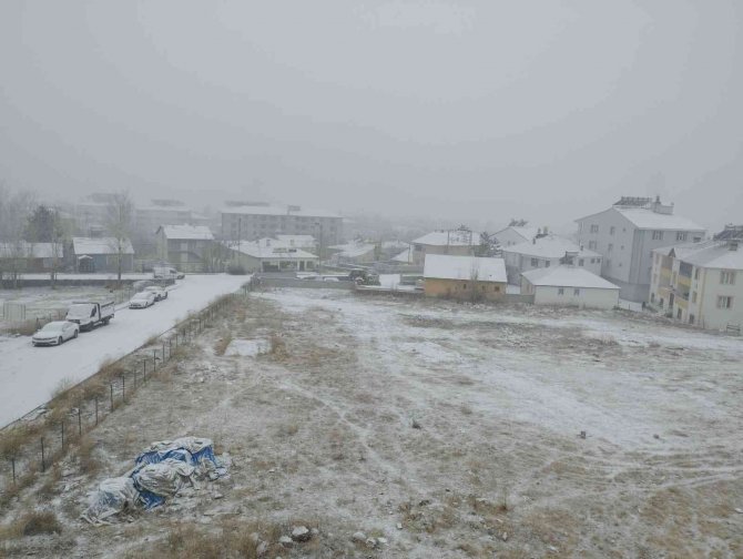 Varto’da Beklenen Kar Yağışı Başladı
