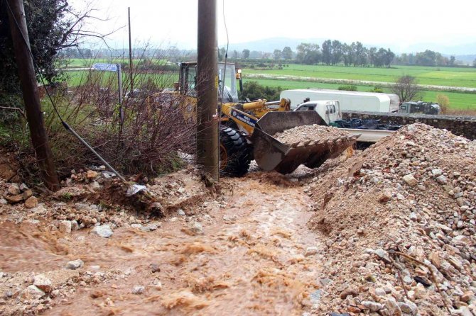 Yağmur Sonrası Sahil Savaş Alanına Döndü