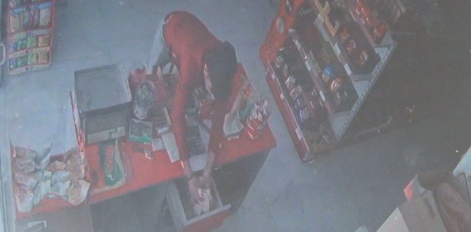 Önce Kasasını Soydu, Sonra Çaldığı Parayla Alışveriş Yaptı