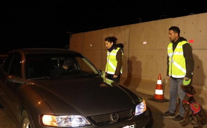 Jandarma Ekiplerinden Şok Uygulama