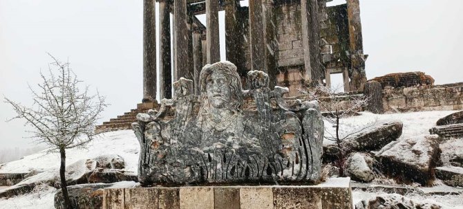 Aizanoi Antik Kenti Beyaza Büründü