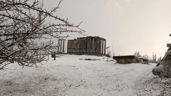 Aizanoi Antik Kenti Beyaza Büründü