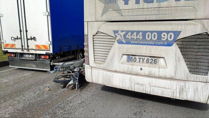 Yolcu Otobüsüyle Çarpışan Motosikletteki Genç Hayatını Kaybetti