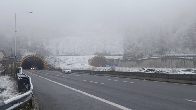 Bolu Dağı’nda Sis Ve Karla Karışık Yağmur Etkili Oluyor