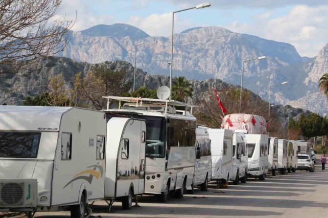 Karavanda Tatil, Karavancılar İle Mahalle Halkını Karşı Karşıya Getirdi
