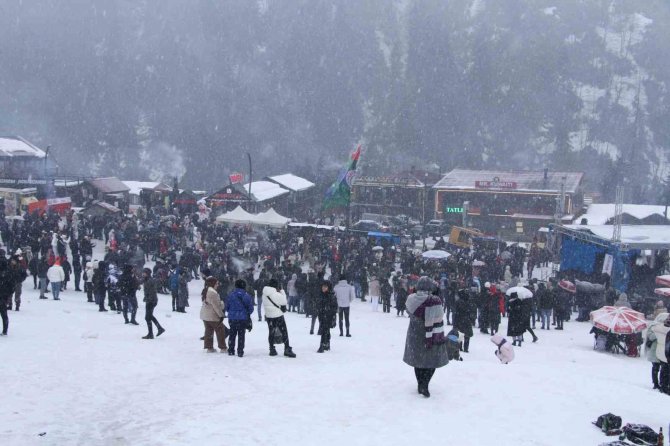 Ayder Kardan Adam Festivali’nin Son Günü Renkli Görüntülere Sahne Oldu