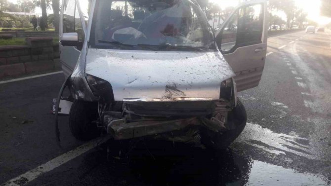 Kontrolden Çıkan Ticari Araç Takla Attı: 3 Yaralı