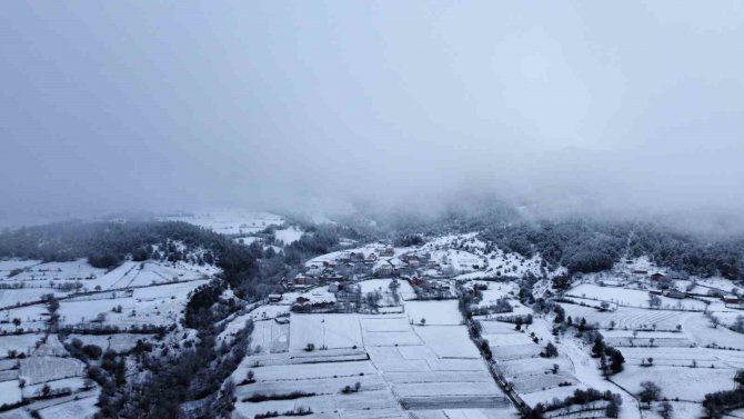 Beyaza Bürünen Ilgaz Dağı’nın Etekleri Havadan Görüntülendi