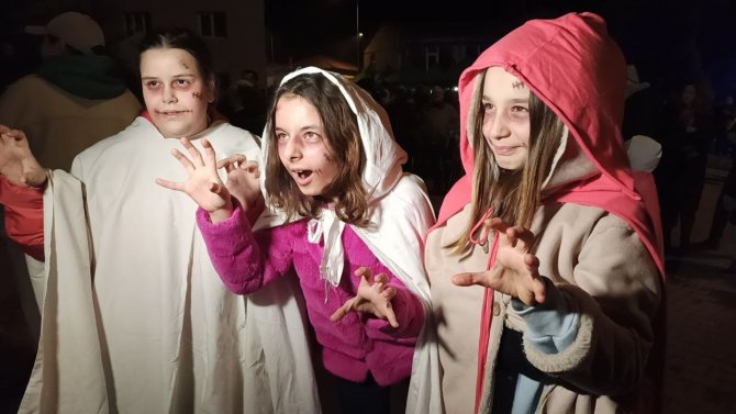 Bin Yıllık Gelenek bocuk Gecesi Renkli Görüntülere Sahne Oldu