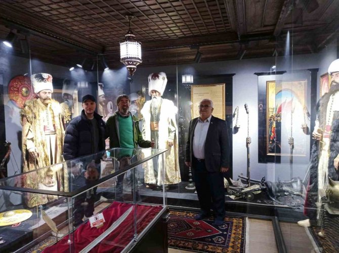 İ̇spanya’dan Manisa’ya Bisikletle Geldi