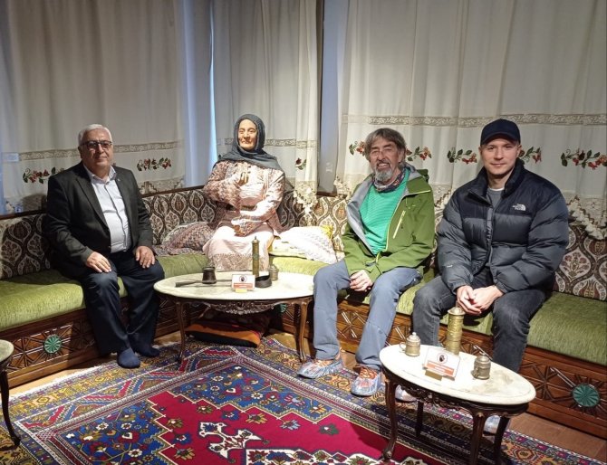 İ̇spanya’dan Manisa’ya Bisikletle Geldi