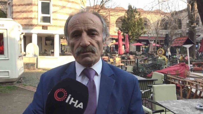 "Kravatlı Simitçi" Tarihi Çarşının Neşe Kaynağı