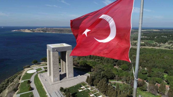 Tarih Bölümü Öğretim Üyesi Dr. Mithat Atabay: "Şehitler Abidesi Milletin Eseridir"