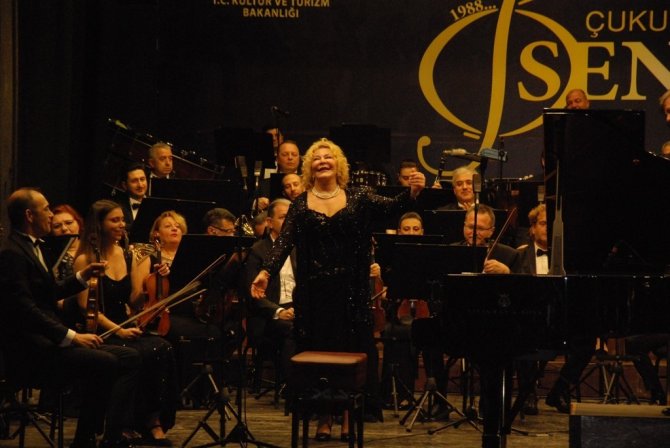 Çdso’da İki Ünlü Sanatçı Sahneye Çıktı