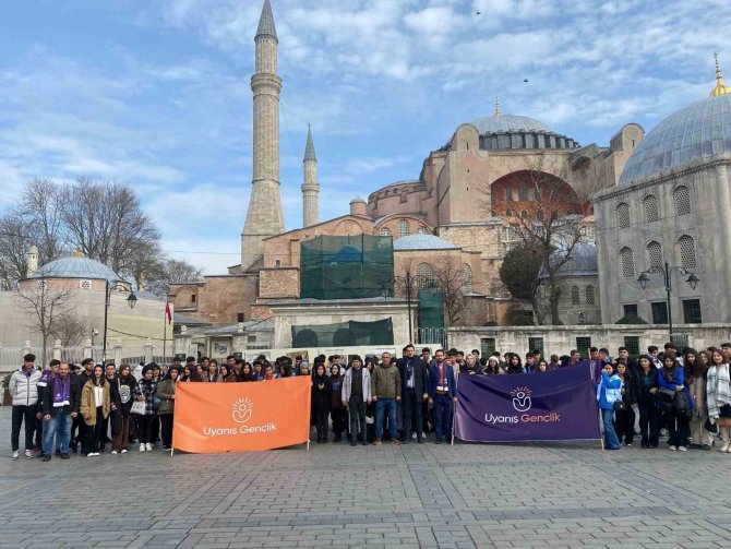 Diyarbakırlı Öğrenciler İ̇stanbul Ve Ankara’yı Gezdi