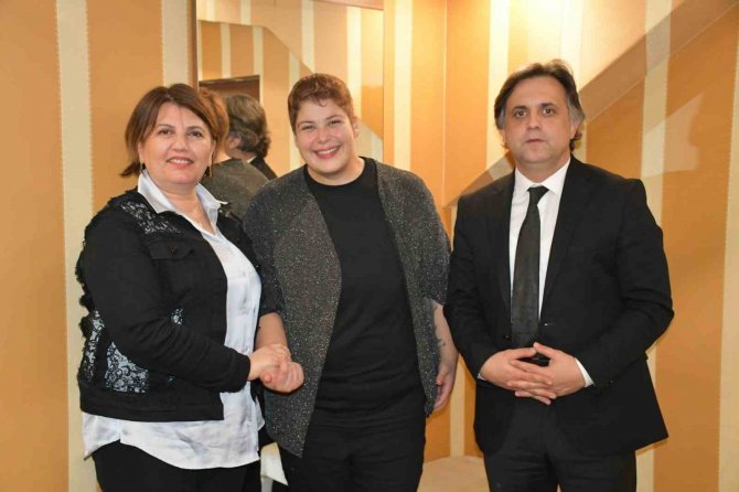 Kadınlar Matinesinde Ferah Zeydan Rüzgarı