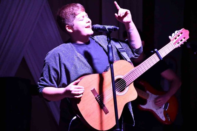 Kadınlar Matinesinde Ferah Zeydan Rüzgarı