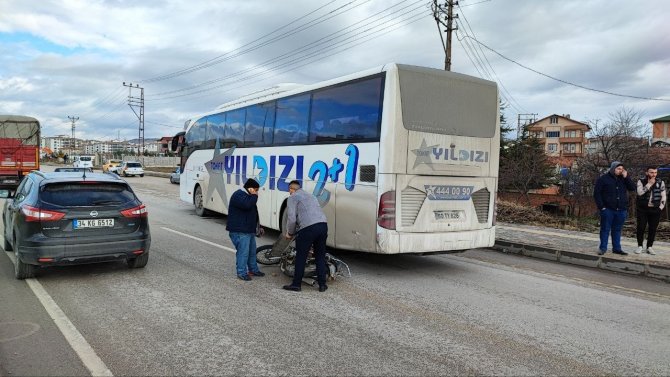 Yolcu Otobüsüyle Çarpışan Motosikletteki Genç Hayatını Kaybetti