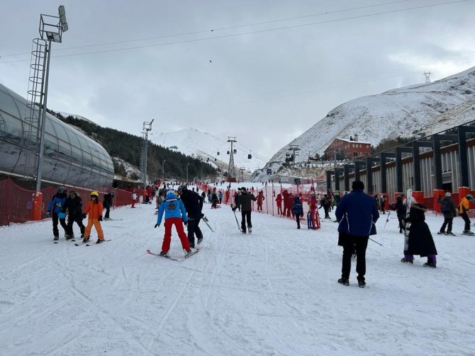 Palandöken’de Yarıyıl Tatili Yoğunluğu