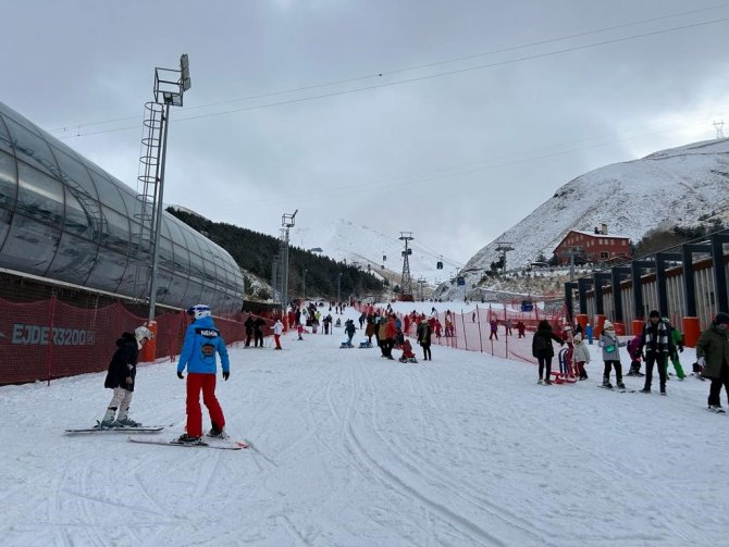 Palandöken’de Yarıyıl Tatili Yoğunluğu