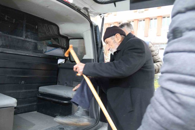 Karısını Ve Oğlunu Öldüren 86 Yaşındaki Emekli Asker Tutuklandı