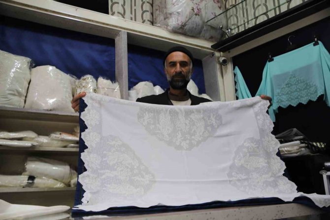 İ̇ki Takım Nakışa Bir Araba