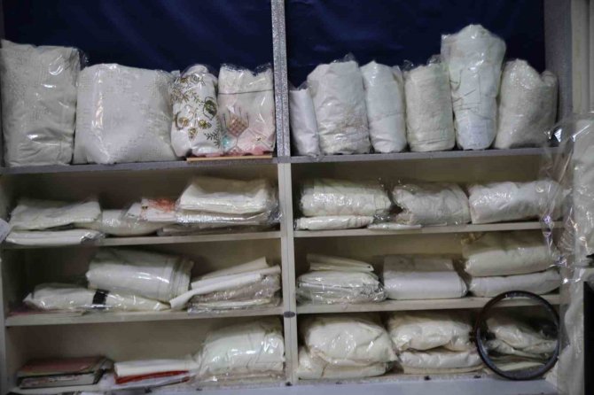 İ̇ki Takım Nakışa Bir Araba