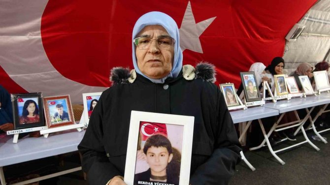 Hdp Önünde Evlat Nöbeti Devam Ediyor