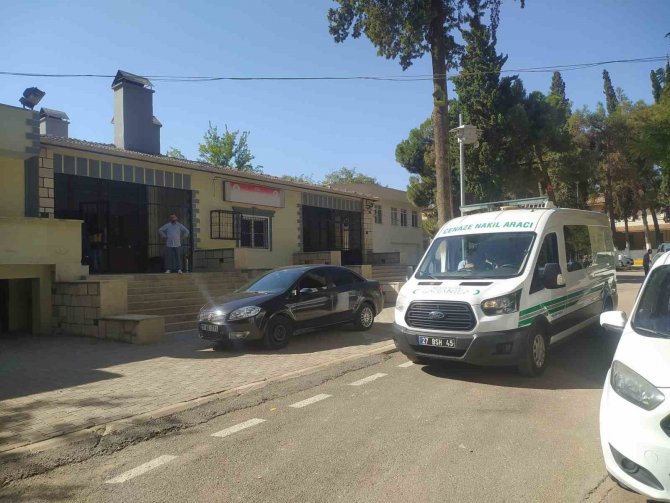 Gaziantep’te Üzerine Cam Düşen Berber Çırağı Hayatını Kaybetti