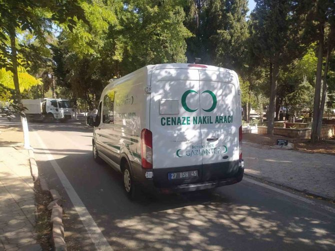 Gaziantep’te Üzerine Cam Düşen Berber Çırağı Hayatını Kaybetti