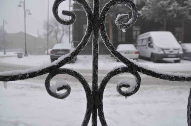 Kars’ta Soğuk Ve Sis Etkili Oluyor