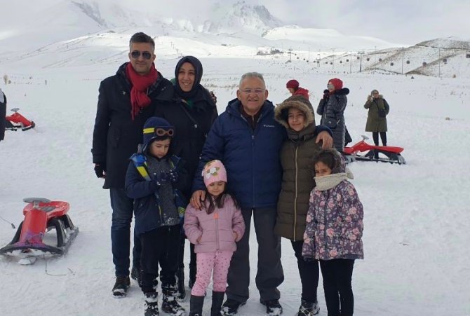 Büyükkılıç, Erciyes’te Kayakseverlerle Buluştu