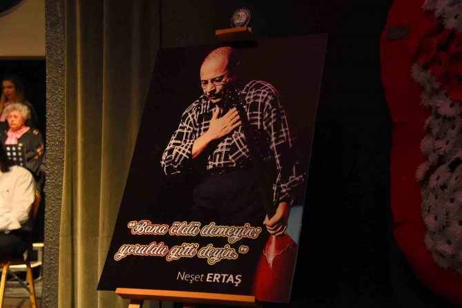 Manisada Neşet Ertaşın Sevilen Türküleri Seslendirildi