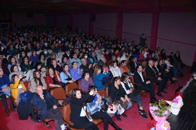 Manisada Neşet Ertaşın Sevilen Türküleri Seslendirildi