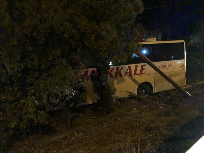 Manisada Yolcu Otobüsü Kamyonete Çarptı: 3ü Çocuk 7 Yaralı
