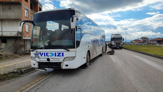 Yolcu Otobüsüyle Çarpışan Motosikletteki Genç Hayatını Kaybetti