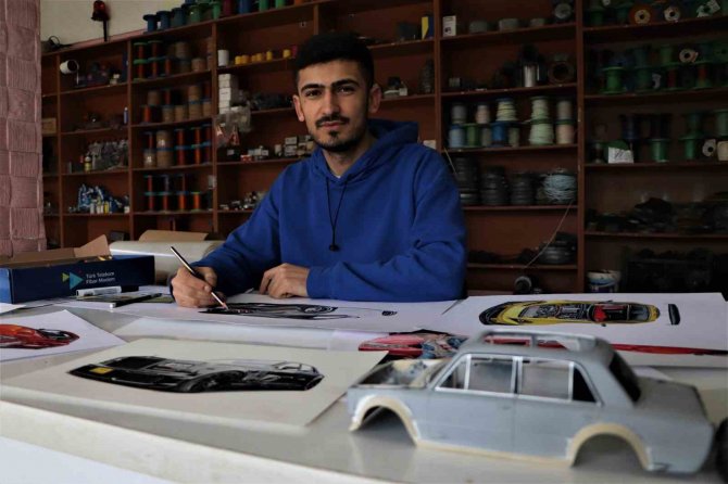 Tekstil İşçisi Gencin İnanılmaz ’Çizim’ Yeteneği: Gören Bilgisayar Çıktısı Sanıyor