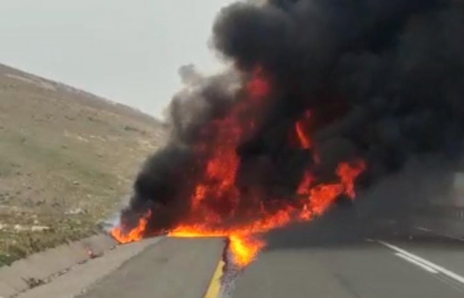 Şanlıurfa’da Seyir Halindeki Tır Alev Topuna Döndü