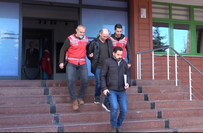 Isparta’da Site Yöneticisini Kemerle Boğarak Öldürdüğü İddiasıyla Yakalanan Şüpheli Adliyeye Sevk Edildi