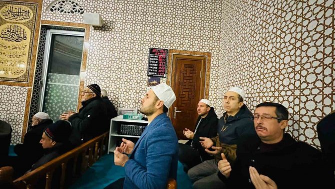 Simavda Gençler Aileleri İle Birlikte Sabah Namazı Buluşmasına Katıldı