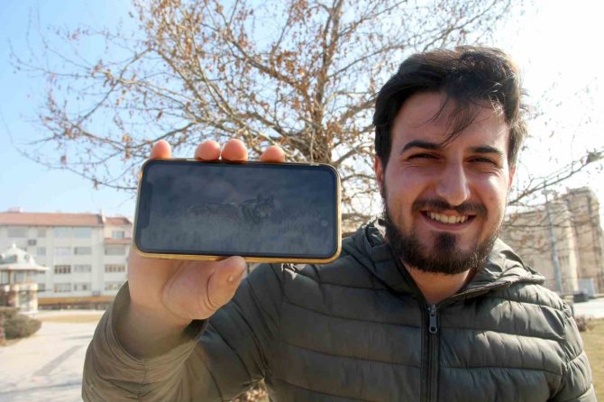 Arazide Bir Anda Karşısına Çıkan ’Canavarı’ Görüntülemeyi Başardı