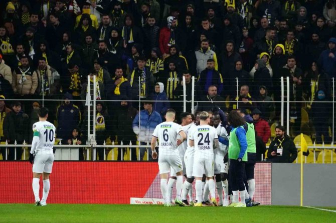 Spor Toto Süper Lig: Fenerbahçe: 2 - Kasımpaşa: 1 (İ̇lk Yarı)