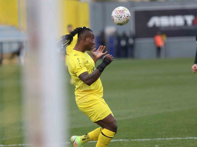 Spor Toto Süper Lig: İ̇stanbulspor: 2 - Kayserispor: 1 (İ̇lk Yarı)